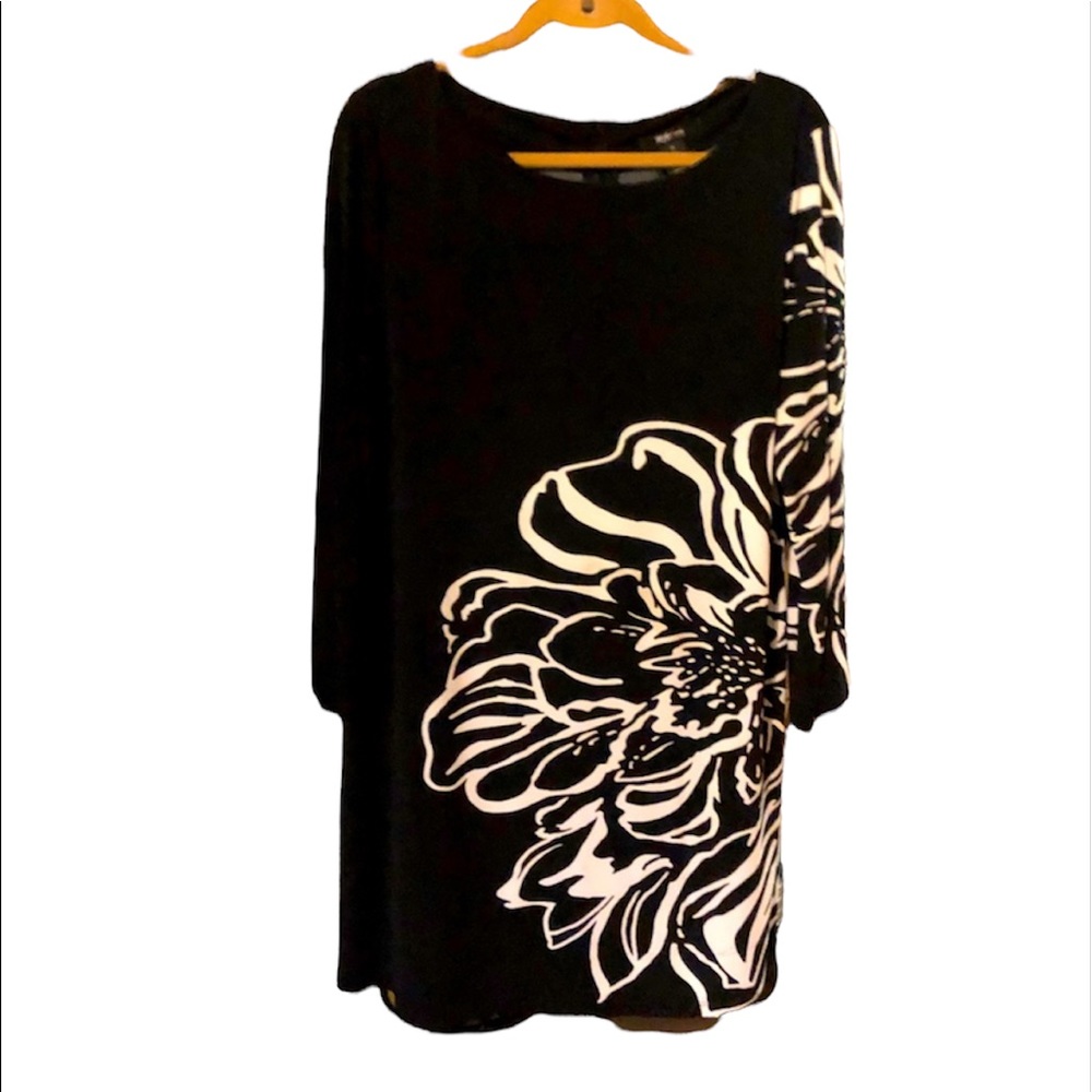 ‼️3/$15‼️ Style & Co black & white floral above the knee dress. XL